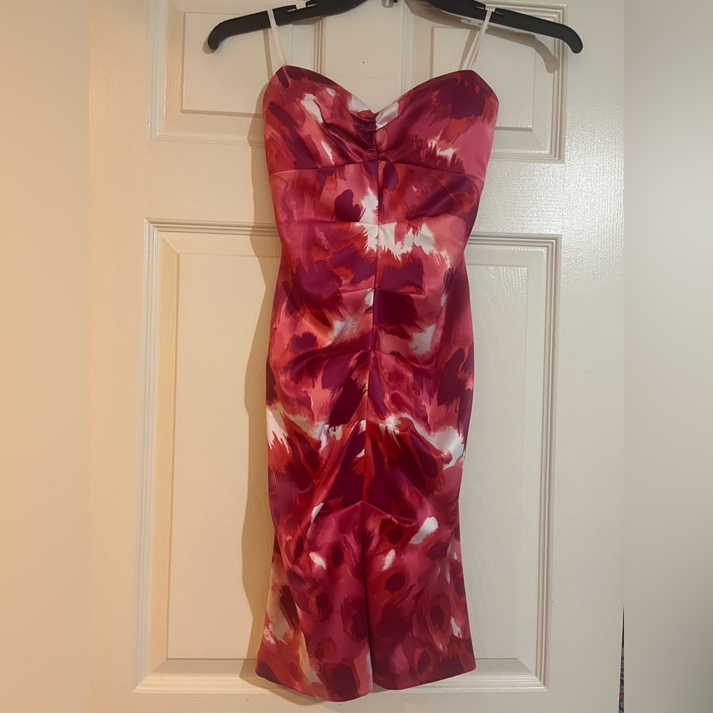 BRAND NEW Beautiful strapless dress, great for spring and summer